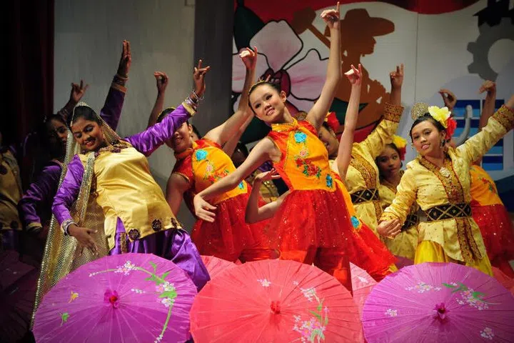 geran seni, seni berbilang budaya, seni tradisional