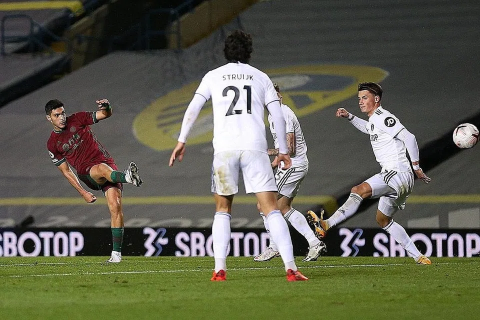 GOL TUNGGAL: Penyerang Wolverhampton Wanderers, Raul Jimenez (kiri) menjaringkan gol tunggal perlawanan ketika menentang Leeds United. - Foto REUTERS
