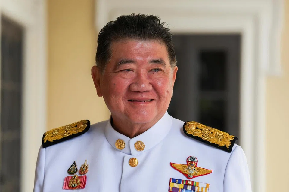 Timbalan Perdana Menteri Thailand, Phumtham Wechayachai, memberikan reaksi ketika tiba bagi menghadiri upacara angkat sumpah diraja bagi barisan kabinet baru, di mana beliau akan mengangkat sumpah sebagai Menteri Dalam Negeri Thailand, di Bangunan Kerajaan, Bangkok, Thailand, pada 3 Julai 2025.