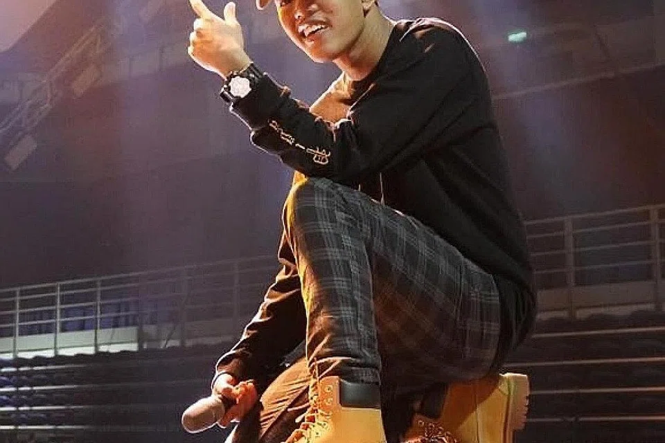 CEDOK PENGALAMAN ARTIS HEBAT: Sebagai anak muda yang syukuri rezeki yang diberi dalam industri muzik Malaysia, Yonnyboii banyak belajar daripada kecekalan nama besar seperti Dayang Nurfaizah, Faizal Tahir dan Caprice. - Foto INSTAGRAM YONNYBOII 