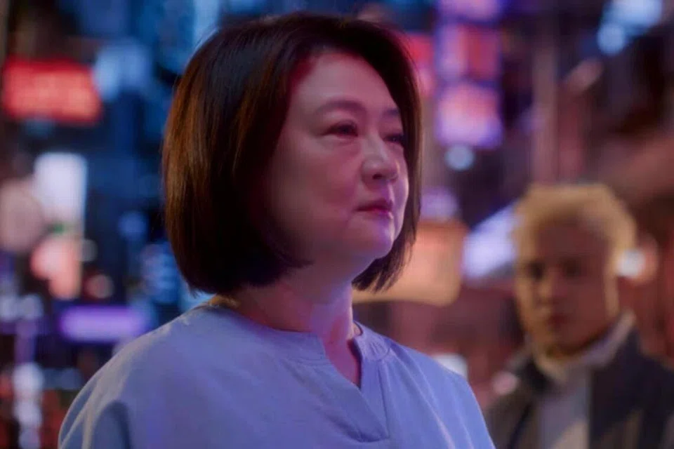 Pelakon veteran Singapura, Chen Liping, yang dikenali dengan julukan ‘Aiyoyo’ selepas membawakan watak guru comel bernama Shen Rong dalam drama terkenal 1989, ‘Good Morning Sir!’, baru-baru ini, membintangi video muzik penyanyi Mandopop Malaysia, Firdhaus, berjudul This May Be The Last Song I’ll Ever Write For You.