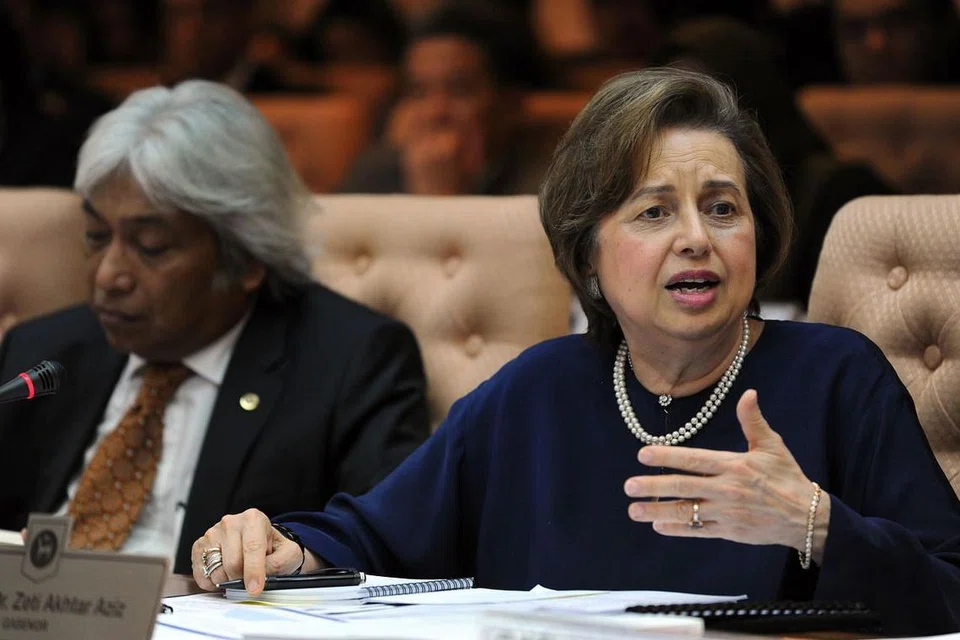 Dr Zeti Akhtar Aziz berucap semasa penyampaian laporan tahunan 2015 Bank Negara Malaysia di bank pusat itu di Kuala Lumpur pada Rabu (23 Mac). 