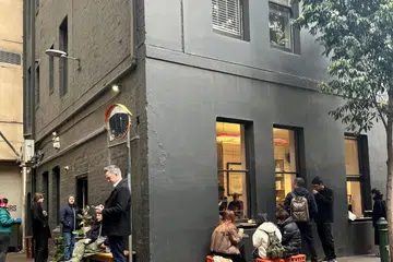 RAMAI PELANGGAN: Kafe Patricia Coffee Brewers, yang terletak di lorong jalan Little Bourke Street di Melbourne, Australia.