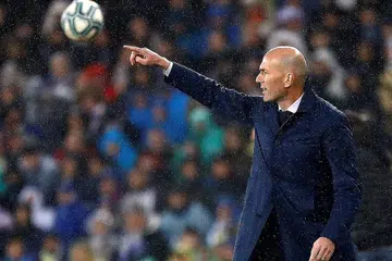 KONFLIK DENGAN PEMAIN?: Walaupun Zidane terus mendapat penghormatan Presiden Real Madrid Florentino Perez, laporan mengenai pertembungan dengan pemain di Real mendorong desas-desus tentang perpindahannya ke Italy. - Foto REUTERS