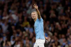 HATRIK LAGI: Haaland pemain pertama dalam era Liga Perdana England yang menjaringkan sembilan gol dalam lima perlawanan pertama, memecahkan rekod bekas bintang City, Sergio Aguero dan Micky Quinn. - Foto REUTERS