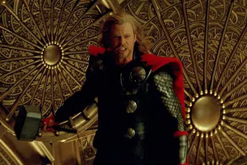 CHRIS HEMSWORTH: Sembunyikan beberapa kapak.