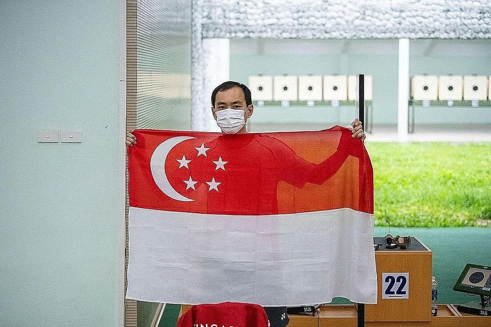 TEMUI SASARAN: Lin Swee Hon menang pingat perak dalam final acara pistol standard 25 meter individu lelaki di Sukan SEA Vietnam semalam. - Foto SPORT SINGAPORE