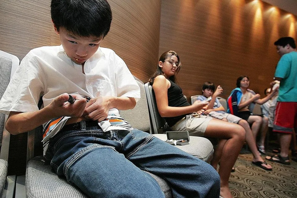 BILA INSULIN DIPERLUKAN: Disebabkan kanak-kanak yang menghidap diabetes jenis 1 mempunyai hanya sedikit atau tiada langsung insulin, mereka mestilah diberi suntikan insulin pada setiap hari untuk mengekalkan glukosa darah dalam julat normal (untuk hidup). - Foto fail