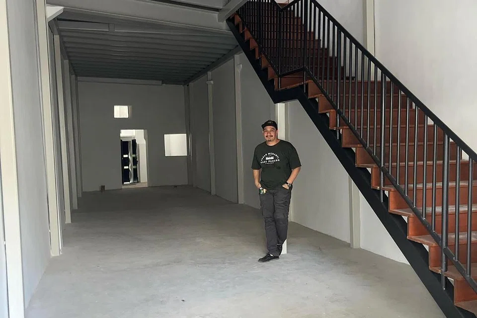 KOS SEWA JADI SEBAB: Pemilik restoran Sabar Menanti,  Encik Iszahar Tambunan, di tapak baru restoran itu yang terletak di 719 North Bridge Road. 