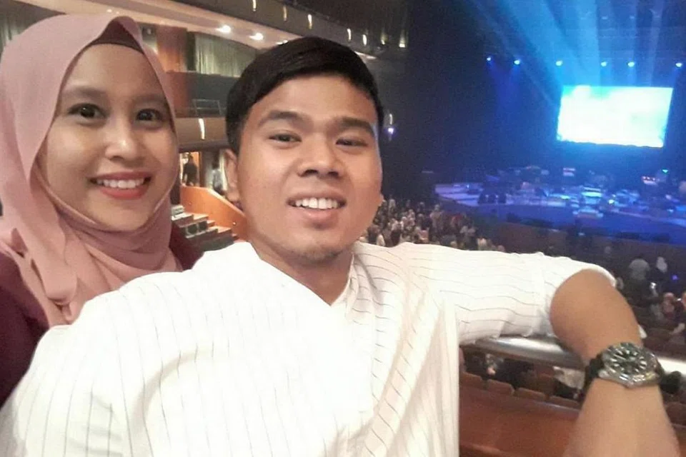 TERUSKAN PERNIKAHAN: Cik Suhanah dan pasangannya Encik Adil bersyukur pernikahan secara fizikal dapat disambung semula selepas tempoh 'pemutus litar' berakhir semalam. - Foto Ihsan SITI SUHANAH MOHD ALI