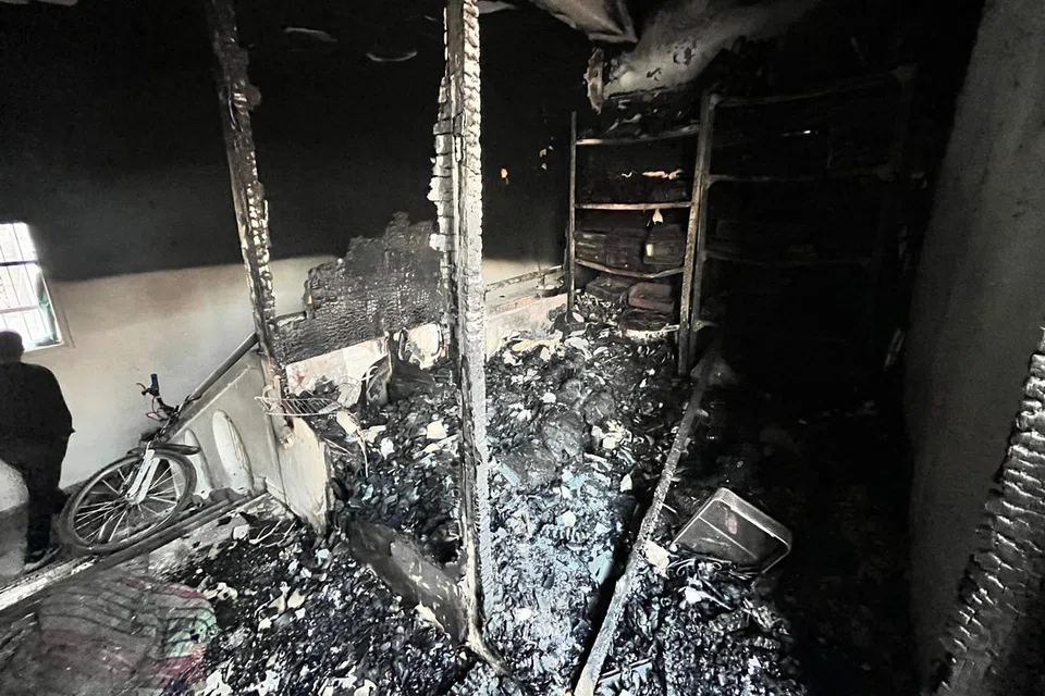 Bekalan perubatan yang terbakar berselerak di dalam bilik simpanan Hospital Kamal Adwan di Beit Lahya, utara Jaluran Gaza, yang terkena peluru serangan udara Israel pada 31 Oktober. 
