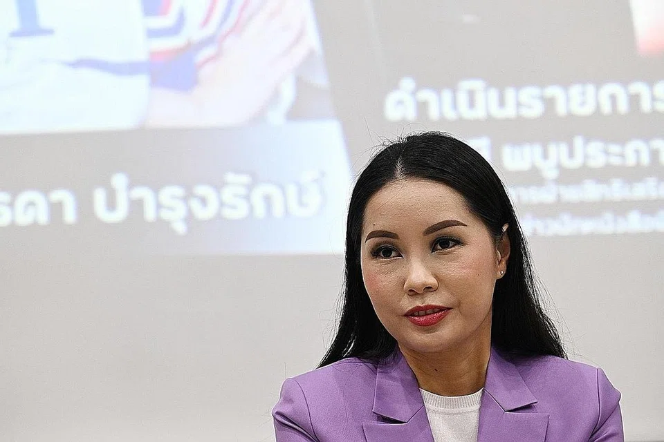 CIK TIDARAT YINGCHAROEN (33 tahun): Calon Parti Sang Thai 