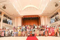 ERAT HUBUNGAN: Lebih 250 bekas penduduk Bussorah Street dan Pahang Street menghadiri majlis pertemuan di Orchid Country Club itu. - Foto-foto MOHD NOOR ZAIN, HANIM MOHD SALEH