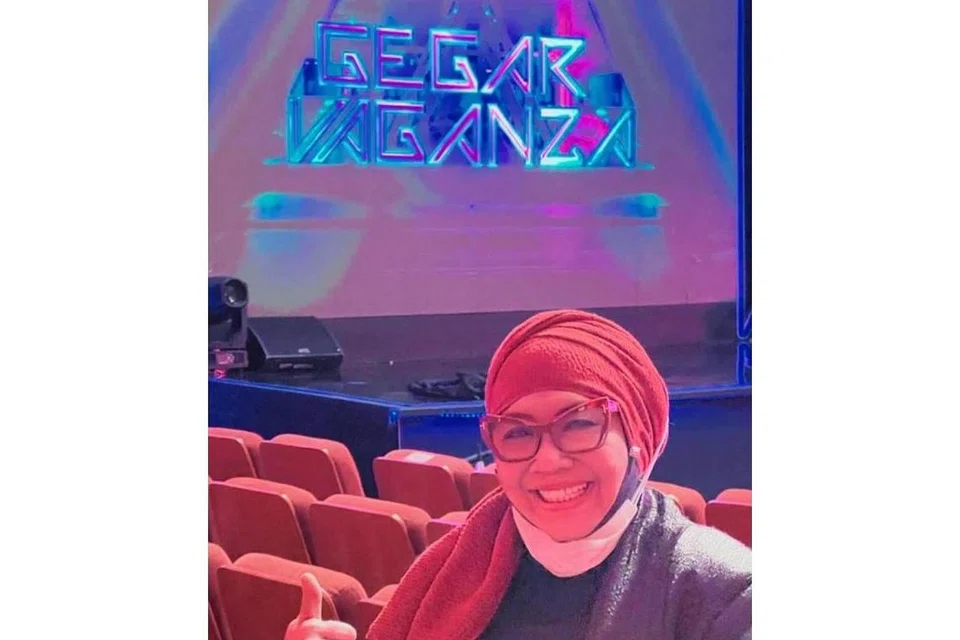 BERI MOTIVASI: Selain terhibur dengan persembahan bakat bermutu yang mewarnai 'Gegar Vaganza 9' (GV9), biduanita Rahimah Rahim tampil menilai selaku juri undangan sambil memberi galakan buat peserta pertingkatkan prestasi mereka. - Foto INSTAGRAM RAHIMAH RAHIM