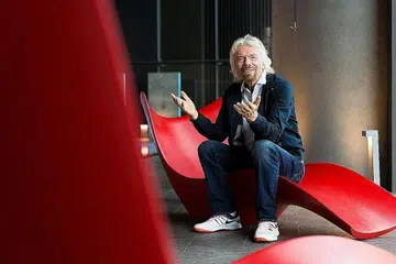 ENCIK RICHARD BRANSON: Berkata perbahasan televisyen akan menjadikan perbahasan serius satu pertunjukan.
