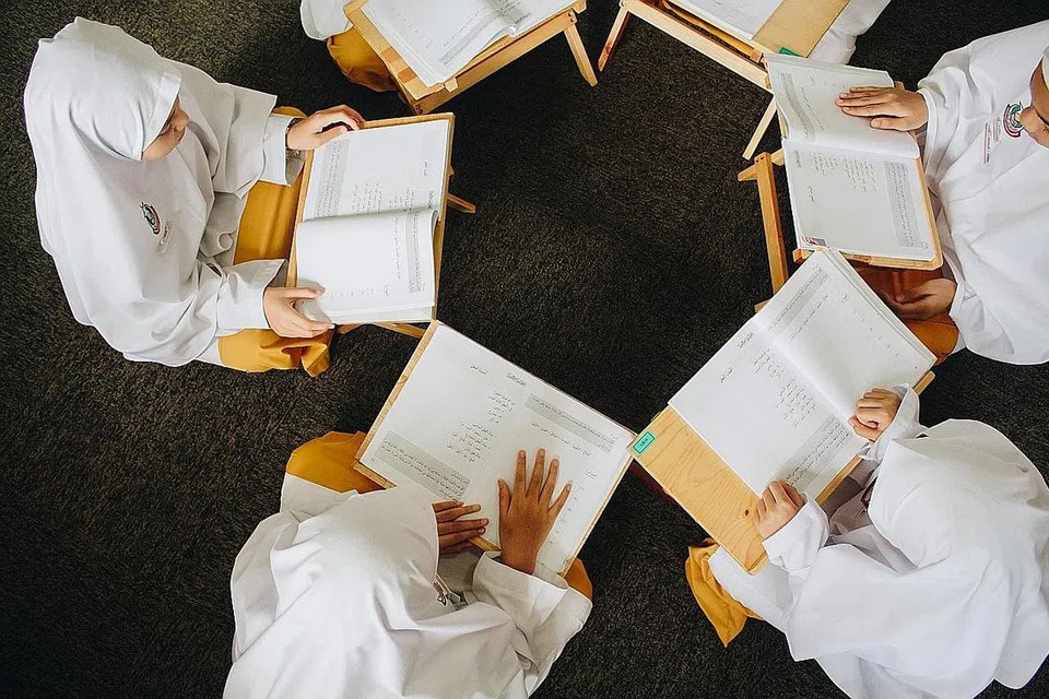 ASATIZAH TUNGGAK: Encik Masagos menyifatkan golongan asatizah sebagai pembimbing dan penyuntik semangat masyarakat Muslim. Beliau berkata daripada 330 asatizah yang memohon SIRS, 77 dilulus, 10 masih diproses dan 13 ditolak. - Foto fail