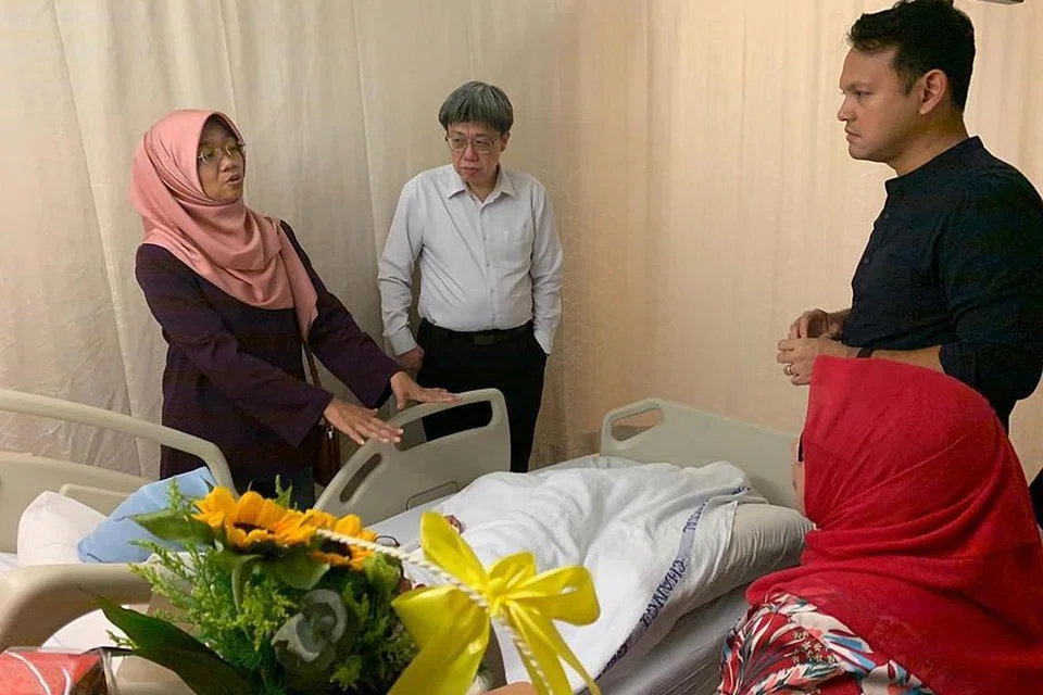 JAMBATAN ROBOH DI BATAM: (Dari kiri, berdiri) CEO Mendaki, Cik Rahayu Buang, berkongsi dengan CEO CGH, Profesor Lee Chien Earn dan Encik Zaqy tentang bagaimana kejadian jambatan roboh itu berlaku.