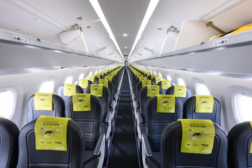 Keadaan dalam pesawat Embraer E190-E2. 