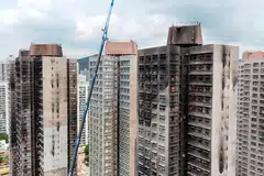 Rakaman pemandangan dron menunjukkan kompleks pangsapuri Wang Fuk Court selepas kebakaran maut pada tahun lalu, di Hong Kong.