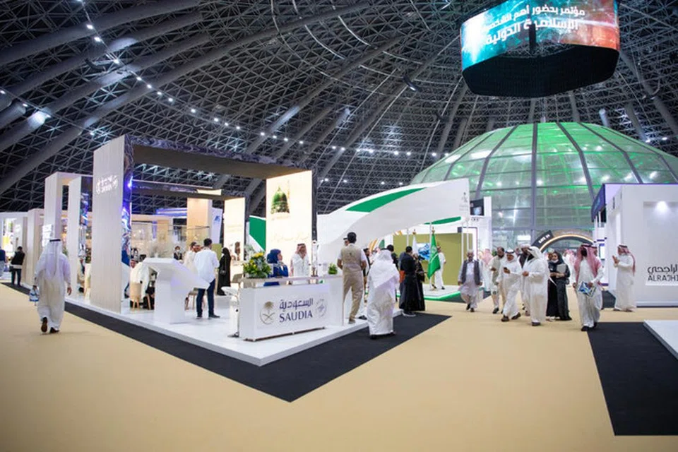
Sebuah persidangan dan pameran antarabangsa mengenai perkhidmatan Haji dan Umrah telah dilancarkan pada 13 Januari di Jeddah Superdome oleh Gabenor Makkah, Putera Khalid Al-Faisal. Acara selama tiga hari yang bertema, ‘Transformasi Menuju Inovasi’ itu dianjurkan oleh Kementerian Haji dan Umrah dengan kerjasama Program Doyof Al Rahman (Tetamu Allah).
