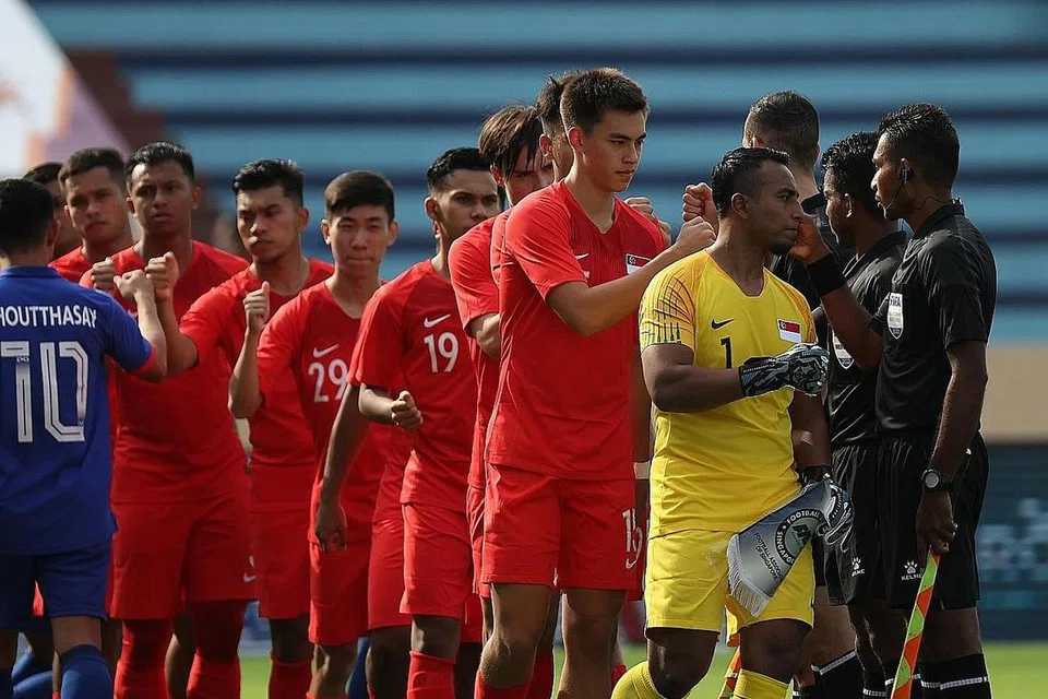 GAGAL LAGI: Ini kali keempat skuad Singa Muda terkeluar dari peringkat kumpulan dalam temasya Sukan SEA. Prestasi bercampur-aduk dalam empat perlawanan di dalam kumpulan mengakhiri kempen Sukan SEA Hanoi mereka tanpa sebarang pingat. - Foto SNOC
