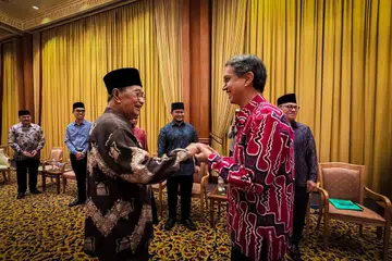 Pemangku Menteri Bertanggungjawab bagi Ehwal Masyarakat Islam, Profesor Madya Dr Muhammad Faishal Ibrahim (kanan) telah bertemu Menteri Hal Ehwal Ugama Brunei, Yang Berhormat Pehin Badaruddin Othman.