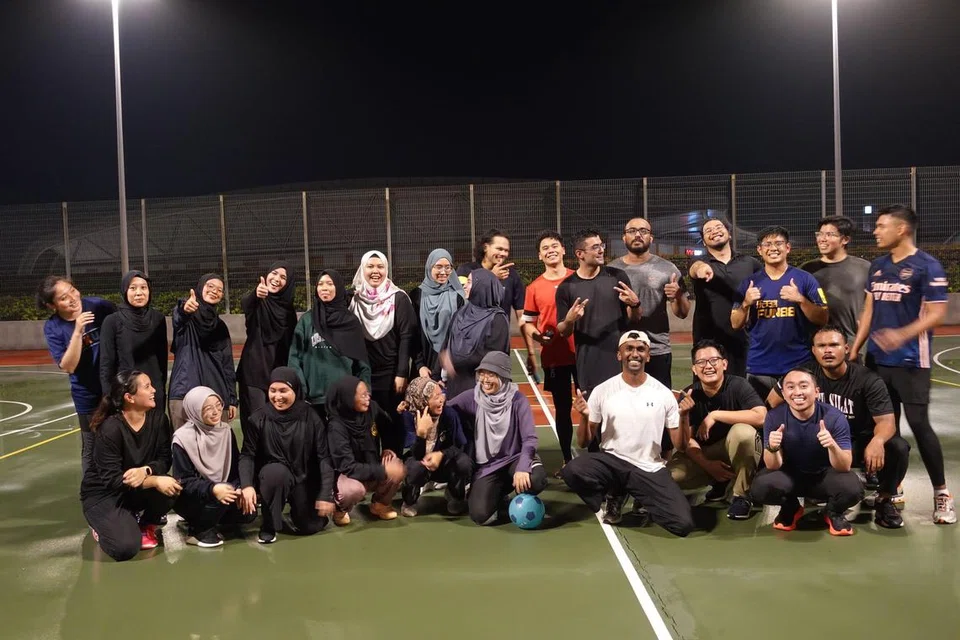 KENALAN BARU: Melalui Salaam Sports dan ruang dikongsi bersama, Cik Hairawanie berharap ramai berpeluang melakukan sukan bersama dan temui kenalan baru.