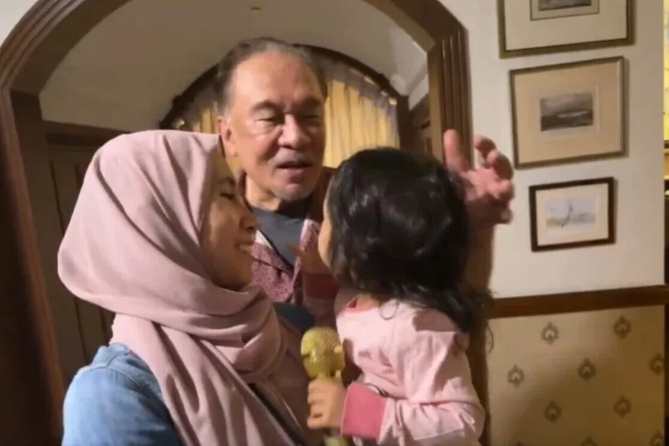 Anwar, sakit belakang, rehat