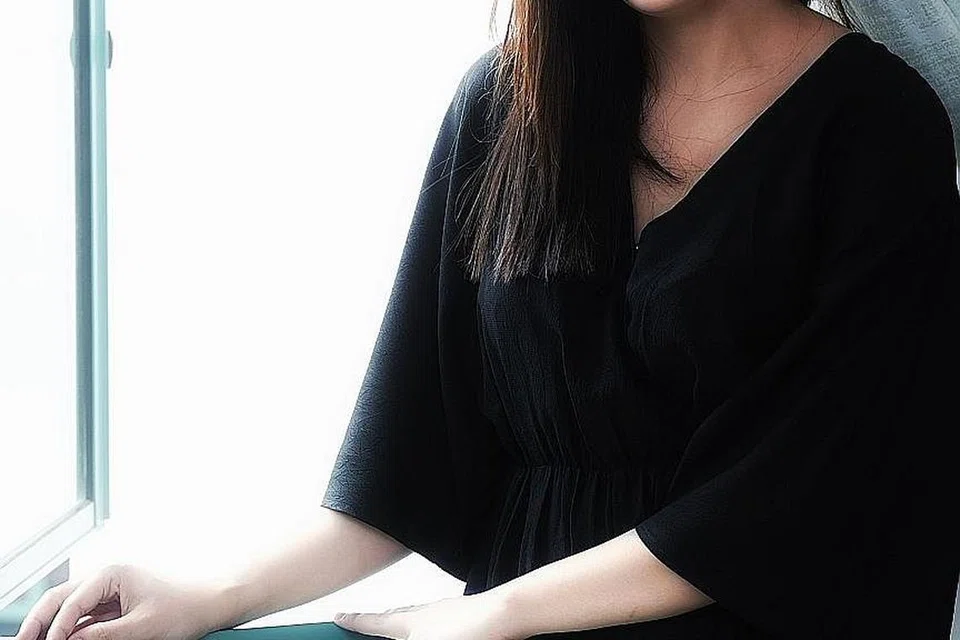 SEMANGAT POSITIF: Lydia Izzati mengalami cabaran menjadi ibu baru dan menjaga perniagaan satenya, tetapi berjaya melakukannya dengan sokongan keluarga. - Foto BM oleh KHALID BABA