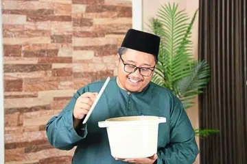Che Sayang, atau nama sebenarnya, Abdul Qayyum Halid, merangkul gelaran, ‘Creator of The Year’, dalam Anugerah TikTok Malaysia 2024, sama seperti idolanya, Khairul Aming.