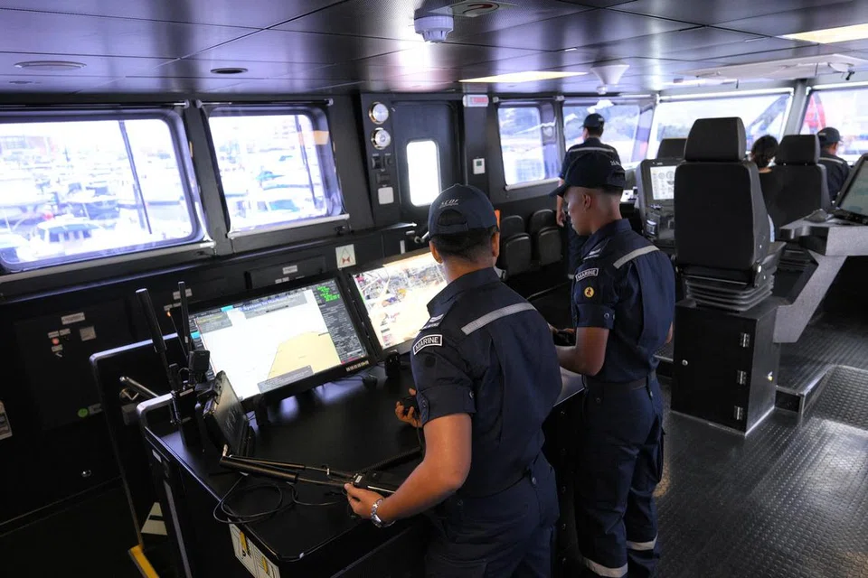 Pos kawalan bersepadu dapat mengumpul maklumat daripada kamera kapal, pengesan, dan log operasi untuk menyelaras tindak balas kecemasan.