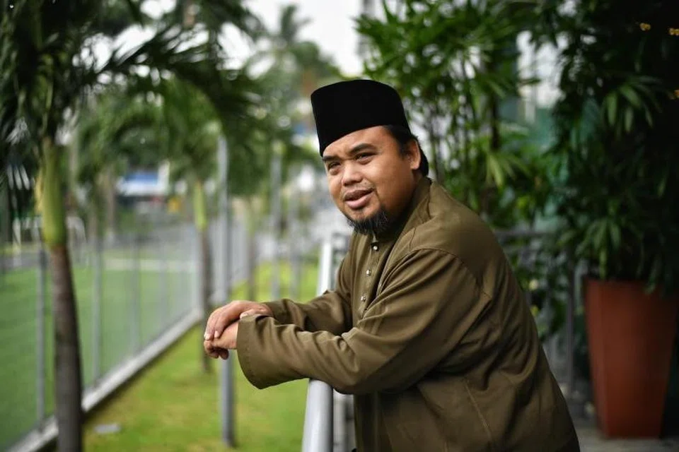 Pengerusi Eksekutif Masjid Darul Makmur, Encik Izuan Mohd Rais, memerlukan sokongan ramai bagi kerja peningkatan di masjid tersebut. 