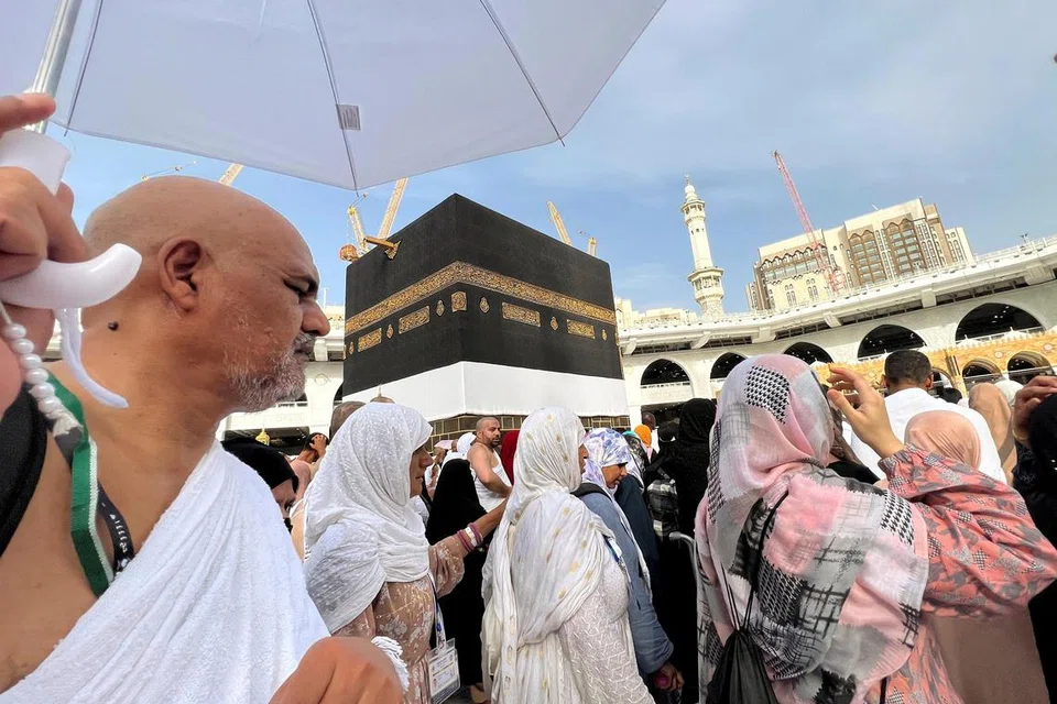 MELAKUKAN TAWAF: Jemaah di Masjidil Haram melakukan tawaf dengan mengelilingi Kaabah untuk mengerjakan ibadah umrah.