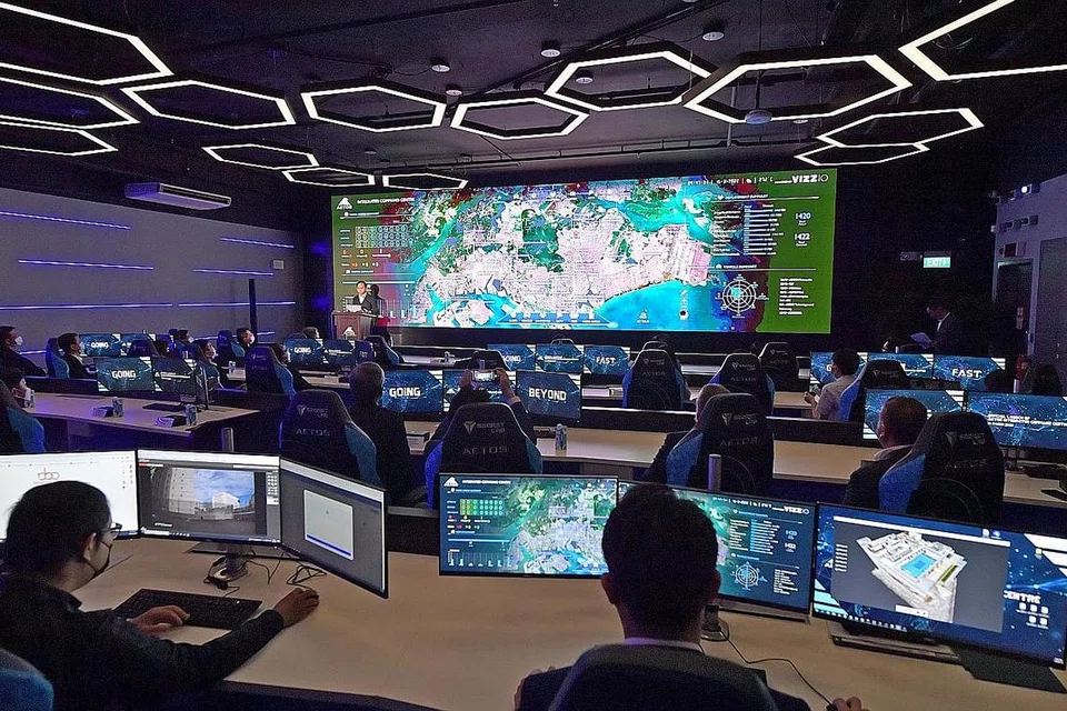 TEKNOLOGI CANGGIH: Pusat Kawalan Bersepadu Berkemampuan 5G Generasi Seterusnya Aetos menggunakan kuasa analitik data berasaskan awan. - Foto-foto ALPHONSUS CHERN