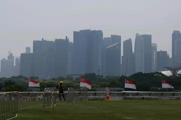 Agensi Sekitaran Kebangsaan (NEA) sedang memantau mutu udara di Singapura, setelah Bacaan Indeks Pencemaran Udara (PSI) 24 jam di bahagian tengah Singapura hampir mencecah kadar kurang sihat. Setakat 5 petang, kadar PSI di kawasan tengah Singapura mencecah 93. Mutu udara dikira kurang sihat jika kadar PSI mencecah perangkaan antara 101 dengan 200.