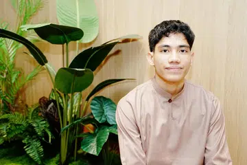 Mahasiswa tahun kedua Pengajian Melayu di Universiti Nasional Singapura (NUS), Encik Syahmi Akmal Hakim Mohamad Ismail, berharap Dermasiswa Pendidikan BH-AMP dapat membantunya meneroka minat melalui pembelian buku dan penyertaan dalam bengkel pembelajaran.