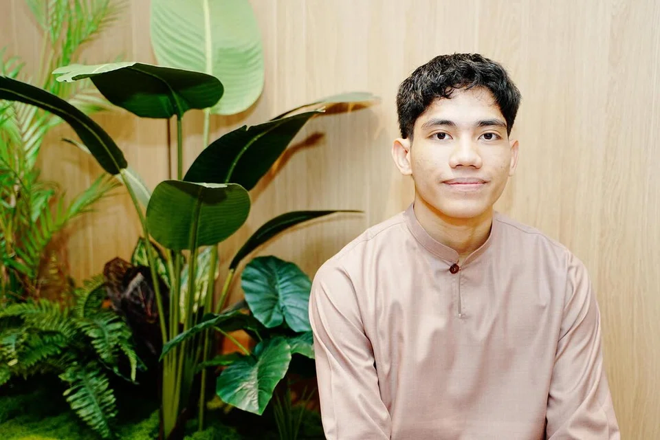 Mahasiswa tahun kedua Pengajian Melayu di Universiti Nasional Singapura (NUS), Encik Syahmi Akmal Hakim Mohamad Ismail, berharap Dermasiswa Pendidikan BH-AMP dapat membantunya meneroka minat melalui pembelian buku dan penyertaan dalam bengkel pembelajaran.