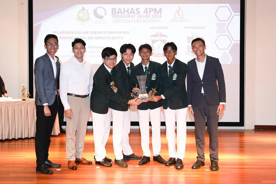 Pasukan yang mewakili Institusi St. Joseph (SJI) diwakili Ariel Aiman Noorisman, Amir Hamza Shahbudin, Mario Sebastian dan Gerald Aurelius Panenthe. 