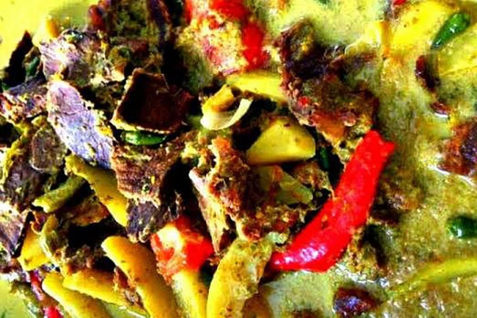 DAGING SALAI MASAK LEMAK CILI API: Hidangan yang mesti dicuba ini begitu sinonim dengan Negeri Sembilan.