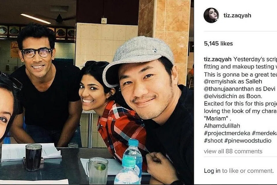 'MERDEKAKAN' HATI DARIPADA SEJARAH SILAM: Tiz Zaqyah (kiri) yang pernah menjalin kasih dengan Remy Ishak (dua dari kiri) bakal bekerjasama dalam drama yang buat masa ini dikenali sebagai 'Project Merdeka'. - Foto INSTAGRAM TIZ ZAQYAH