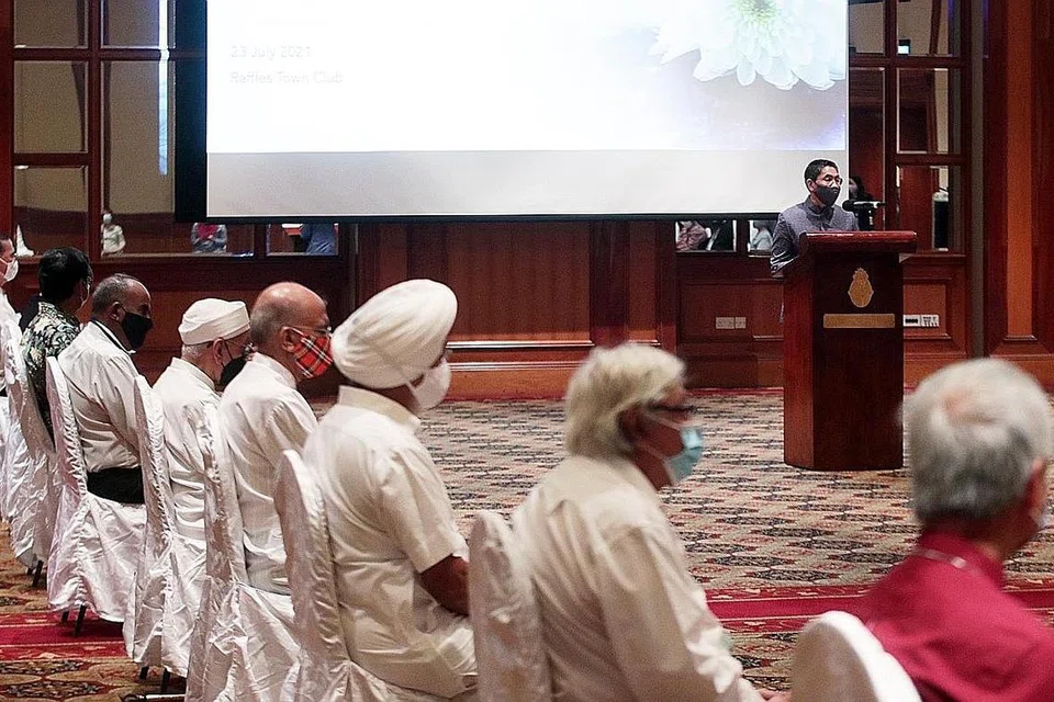 BERI DORONGAN: Dr Maliki (di podium) dalam ucapannya di Raffles Town Club semalam memberi jaminan bahawa sokongan akan terus diberikan kepada pelajar dan guru yang terjejas oleh kejadian di Sekolah Tinggi River Valley baru-baru ini. - Foto BH oleh TIMOTHY DAVID