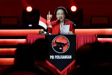 TOLAK SPEKULASI: Pengerusi PDI-P Cik Megawati Sukarnoputri, berkata calon presidennya,  Encik Ganjar Pranowo dan Encik Prabowo Sunbianto hanya akan bertanding dalam pilihan raya bersama pasangan masing-masing.