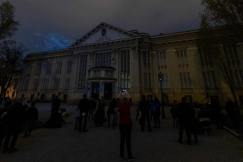 Arkib Negara Croatia turut menyertai kempen, ‘Sejam Waktu Bumi’. Arkib negara Croatia terletak di ibu negaranya, Zagreb. Sejarah arkib negara itu boleh dikesan dari abad ke-17.