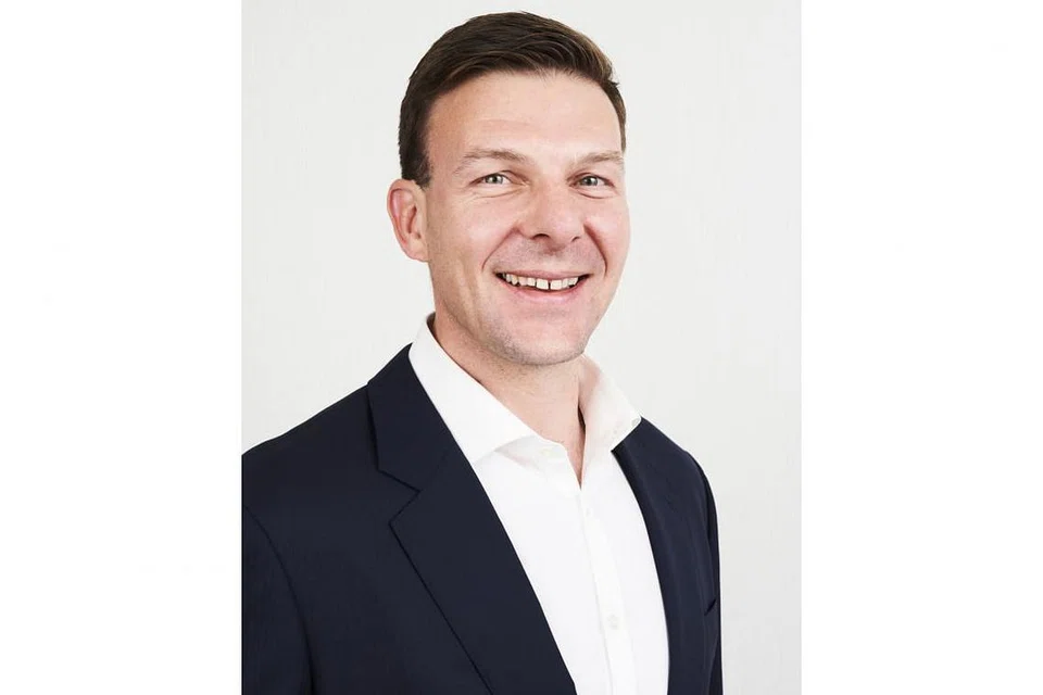 DR MICHAEL ROSS MACDONALD