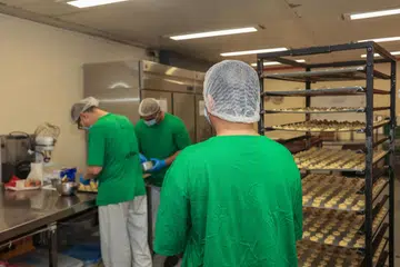 Banduan di Pusat Penghubung Penjara Changi (PLCC) menyiapkan kuih dan membakar roti setiap hari.