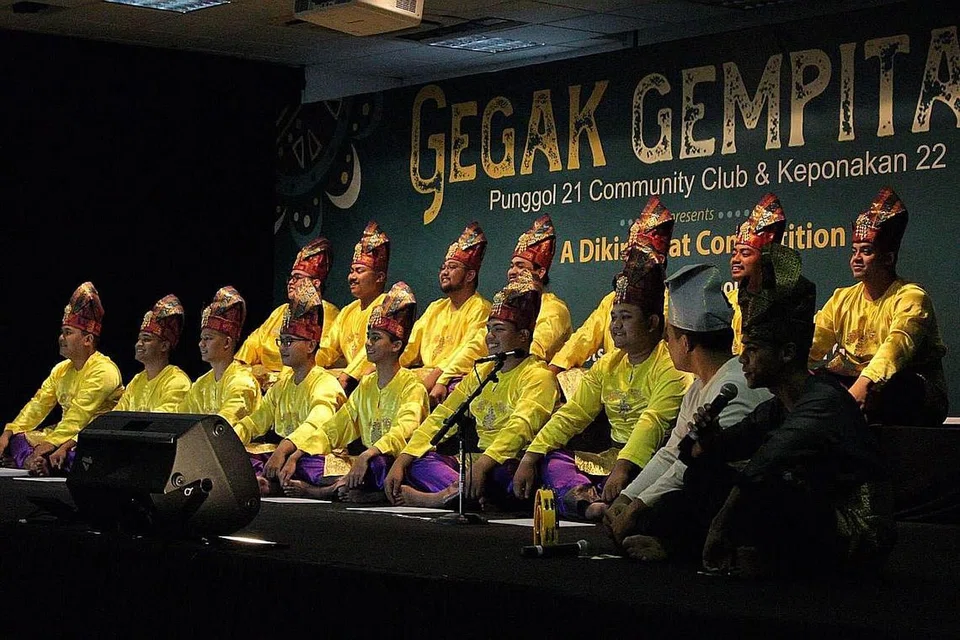 TERUS TEGUH: Kumpulan Kelana Purba yang berusia 32 tahun, memenangi tempat tiga. - Foto GEGAK GEMPITA 