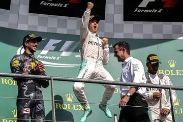 Nico Rosberg (tengah) meraikan kemenangannya dalam Formula Satu Belgium pada Ahad (28 Ogos). Daniel Ricciardo (kiri) di tempat kedua menakala Lewis Hamilton (kanan) ketiga. 