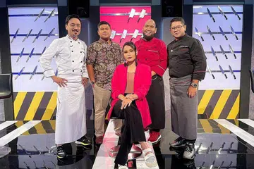 TIDAK PEDULI DIKECAM : Nurfarhana M. Noor (duduk) tidak mahu komen negatif warganet menjejas emosinya.