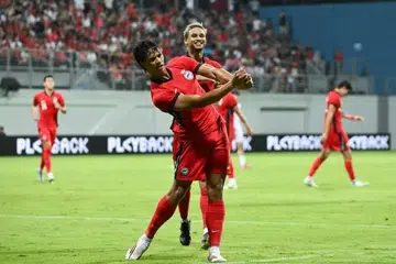 Ikhsan Fandi meraikan kejayaannya bersama abangnya, Irfan Fandi, selepas menjaringkan gol dalam kemenangan 4-0 Singapura menentang Mongolia dalam satu perlawanan persahabatan pada 31 Mei.