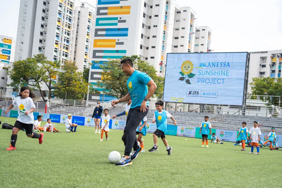 Anessa Sunshine Project, bola sepak, Hassan Sunny.